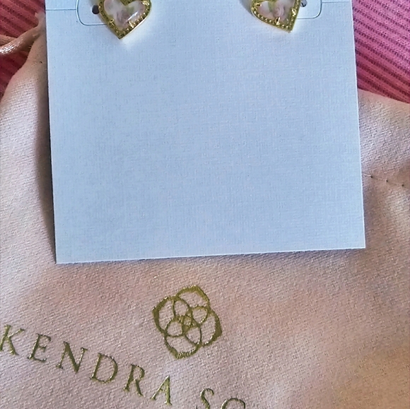 LIMITED EDITION Kendra Scott x LoveShackFancy Ari Heart Earrings in Marie Pink - Picture 2 of 3